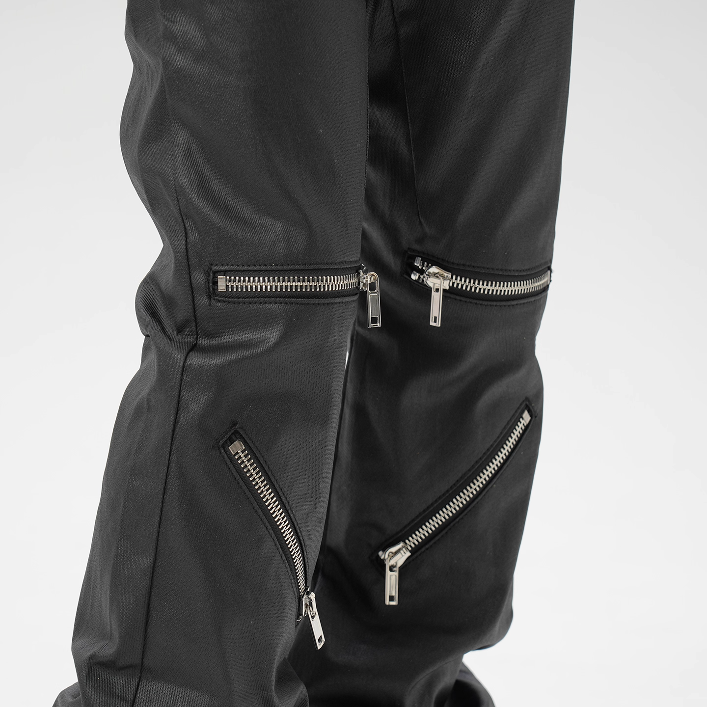 IAC | KNEE ZIPPER LOOSE PANTS (LEATHER EFFECT)
