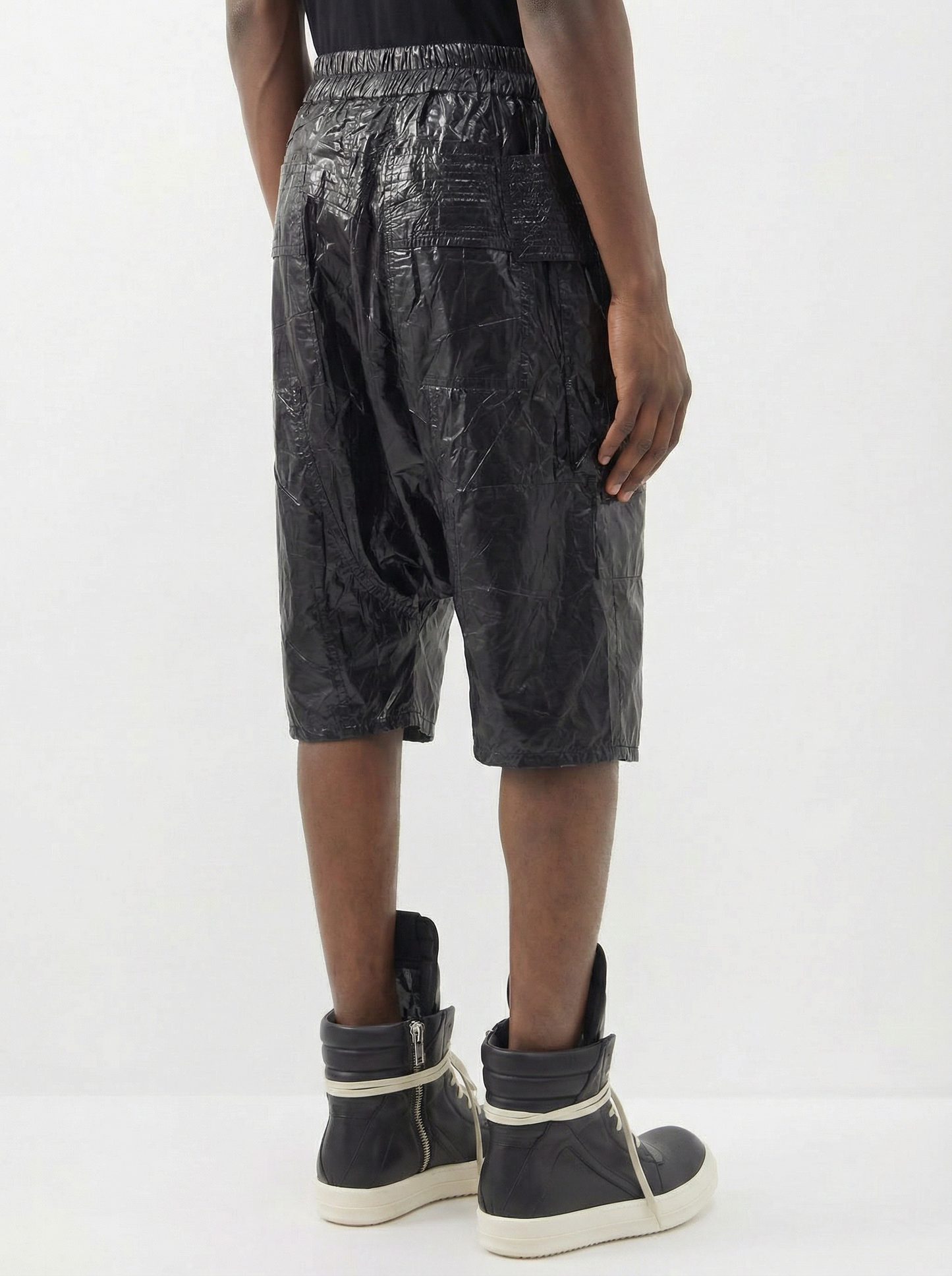IAC | LEATHER EFFECT DARK CREATCH SHORTS