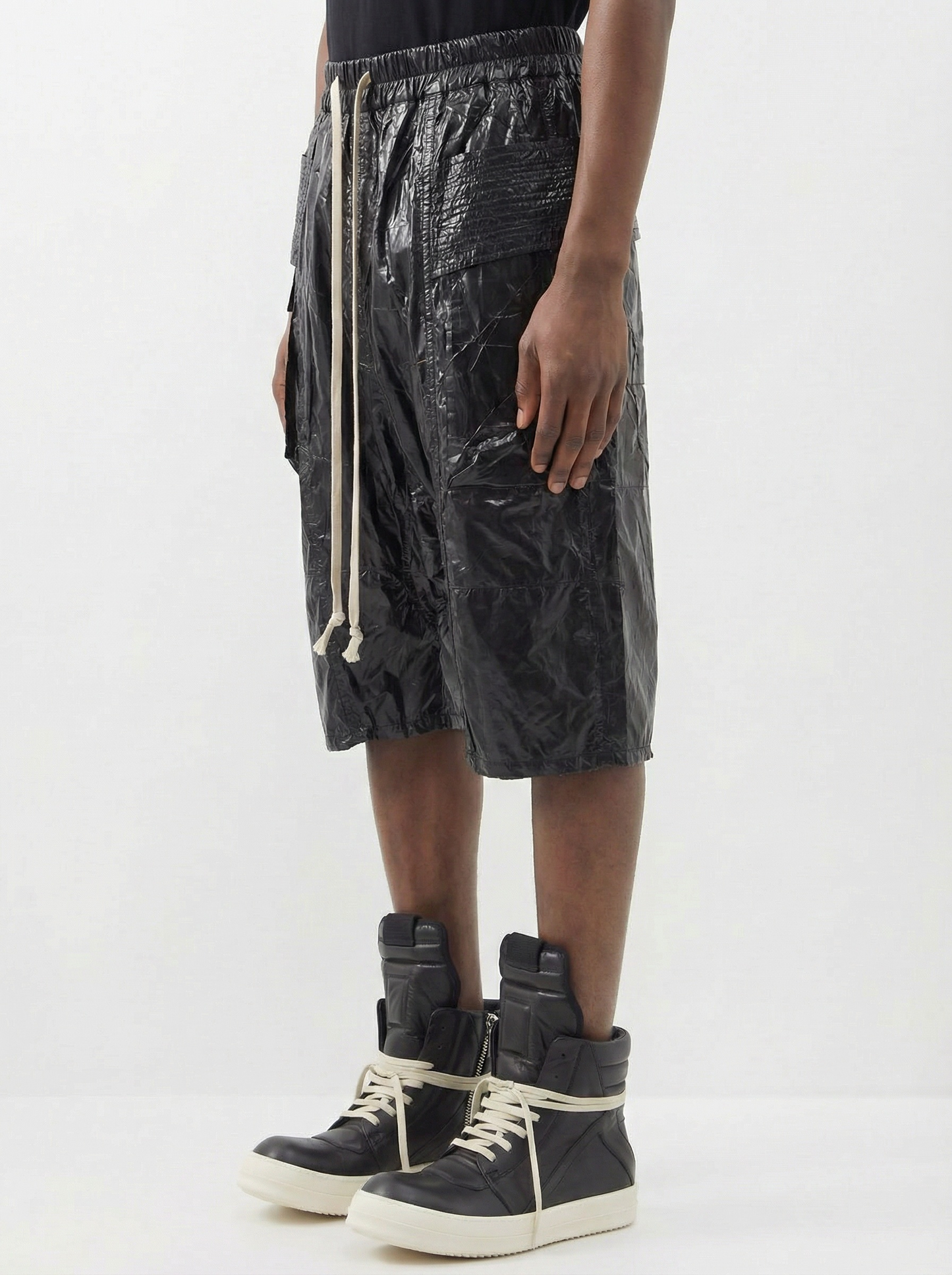 IAC | LEATHER EFFECT DARK CREATCH SHORTS